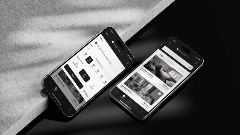 Два iPhone с приложением STAYLY: слева панель фильтров подбора, справа лента объявлений